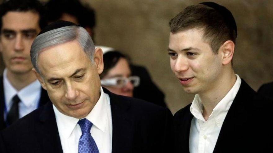 Netanyahu defiende a su hijo al que se grabó a las puertas de un club de estriptis