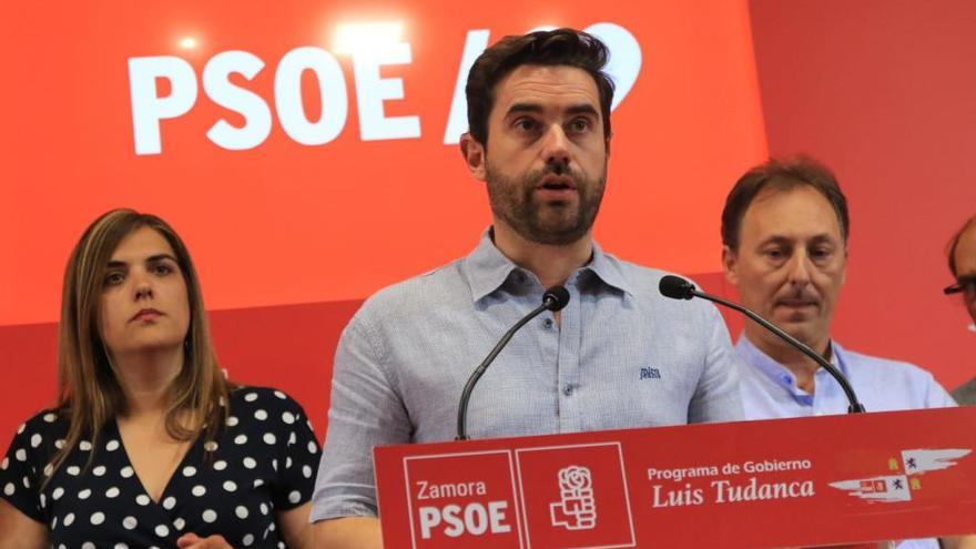 Antidio Fagúndez (PSOE) durante la rueda de prensa tras conocer el acuerdo de PP y Ciudadanos para gobernar la Diputación de Zamora.
