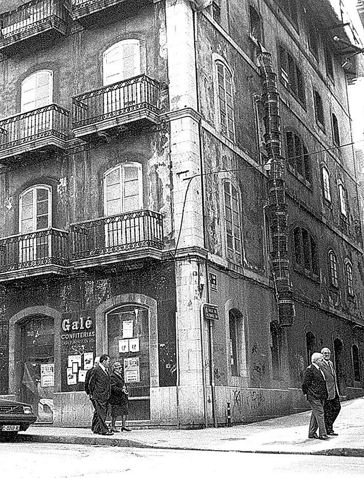 Antigua confitería Galé en Avilés, en la calle de La Cámara.