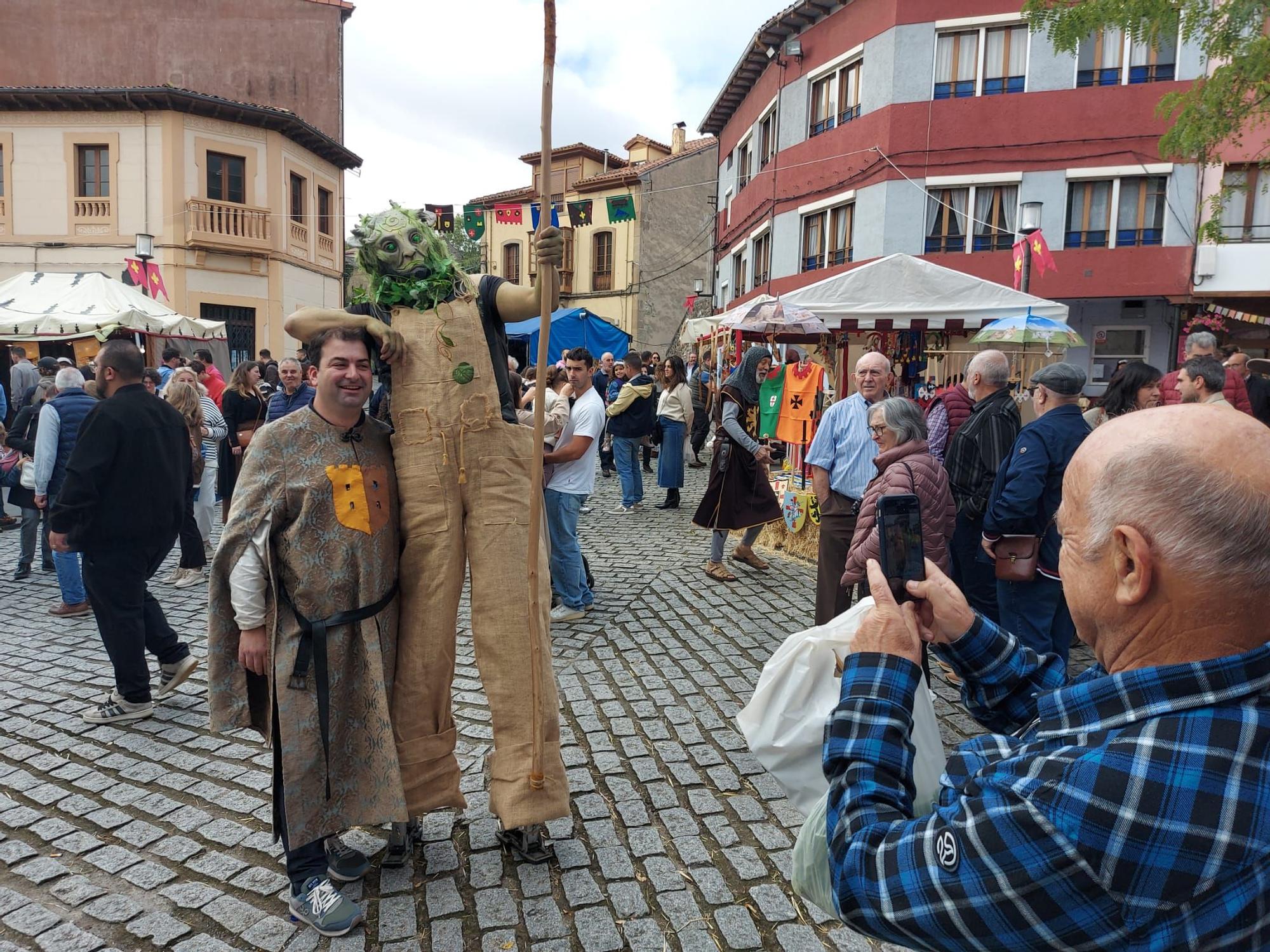 En imágenes: Domingo de lleno en la Feria Medieval de Salas