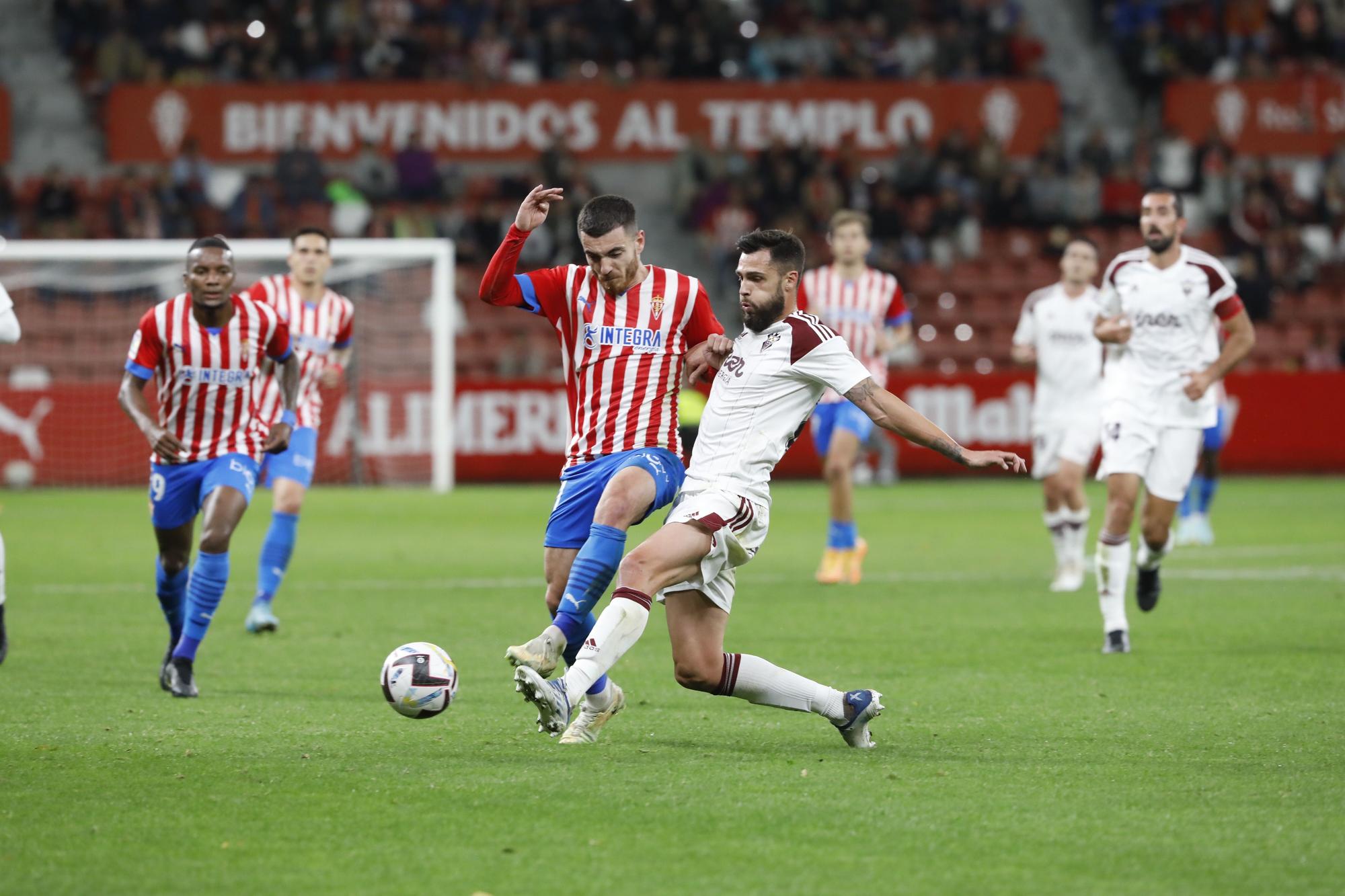 En imágenes: así fue el duelo entre Sporting y Albacete en El Molinón