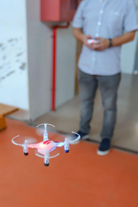 Taller de programación de drones en el IES El Palm