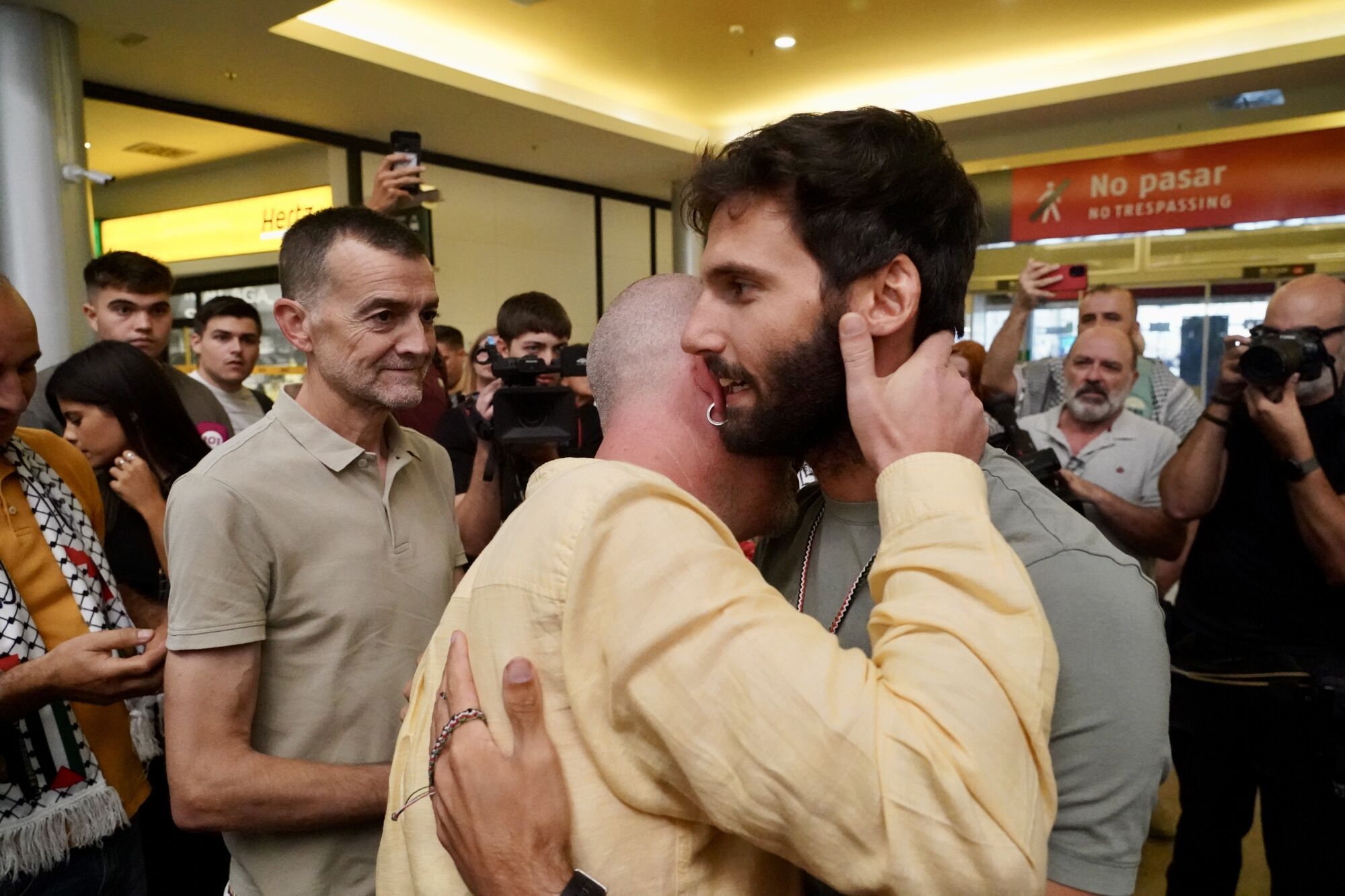 Los malagueños de la flotilla retenidos por Israel vuelven a casa