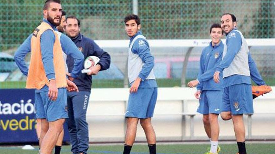 Pedro García, Álvaro Queijeiro, Miki y Jacobo, durante un entrenamiento celebrado en Príncipe Felipe. // Rafa Vázquez