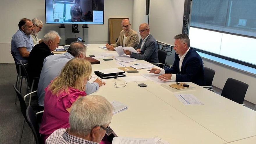 La reunión entre viticultores y Axencia Galega de Calidade Alimentaria en Pontevedra. |  CMR