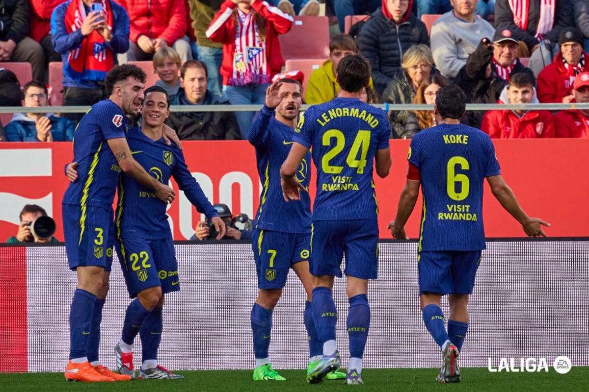 El Atlético festeja el tercer gol en Montilivi en los instantes finales del partido