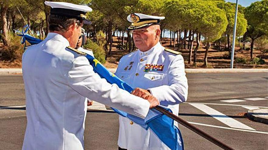 El general de división Antonio Planells durante su relevo en el mano de la &#039;operación Atalanta&#039;.