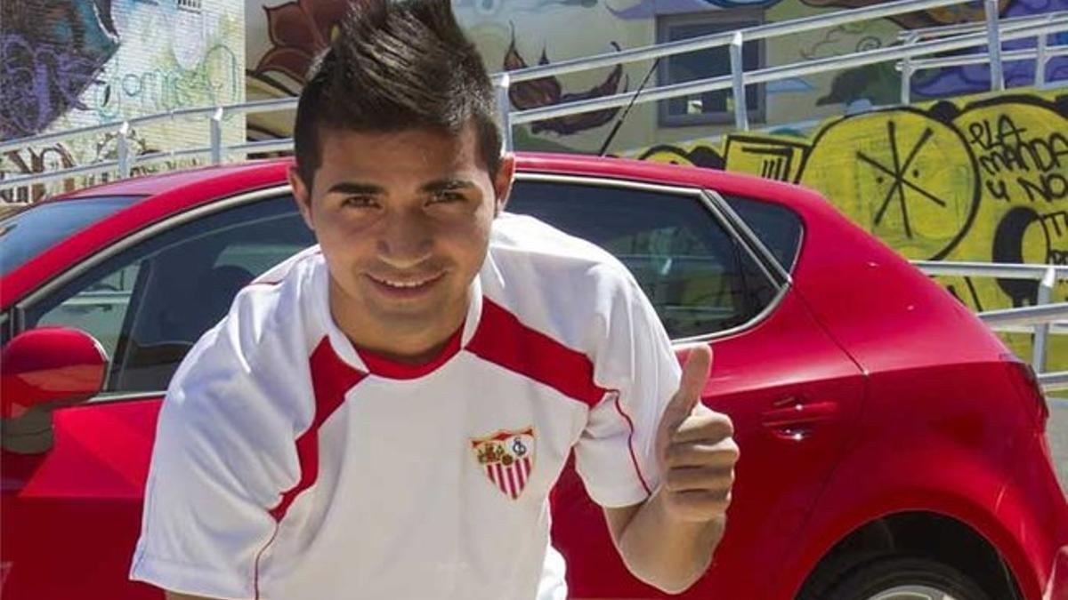 Rabello, con la camiseta del Sevilla