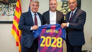 Hansi Flick firma la renovació fins al 2028
