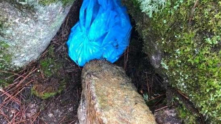 La bolsa de cocaína en el zulo. // Policía