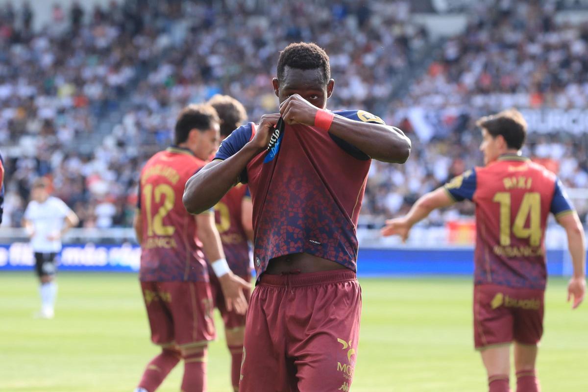 Bil Nsongo celebra su gol ante el Burgos