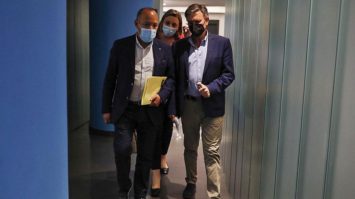 José María Barrios, Isabel Blanco y Francisco Vázquez, en la sede del PP de Zamora. | Emilio Fraile