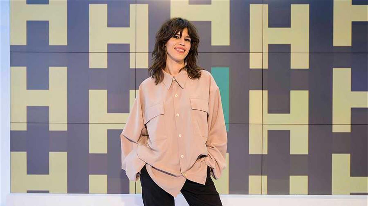 Flora Saura presenta 'Helvètica' en TVE Catalunya.