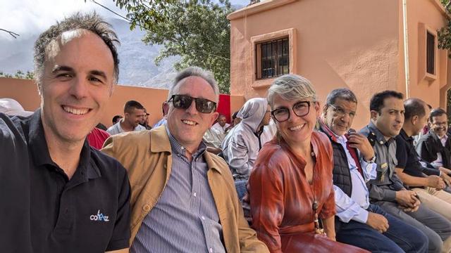 Roberto Higuero, Pedro Escriche y Edurne Caballero, en la inauguración de la escuela de Imlil, en el Alto Atlas marroquí.| Servicio especial