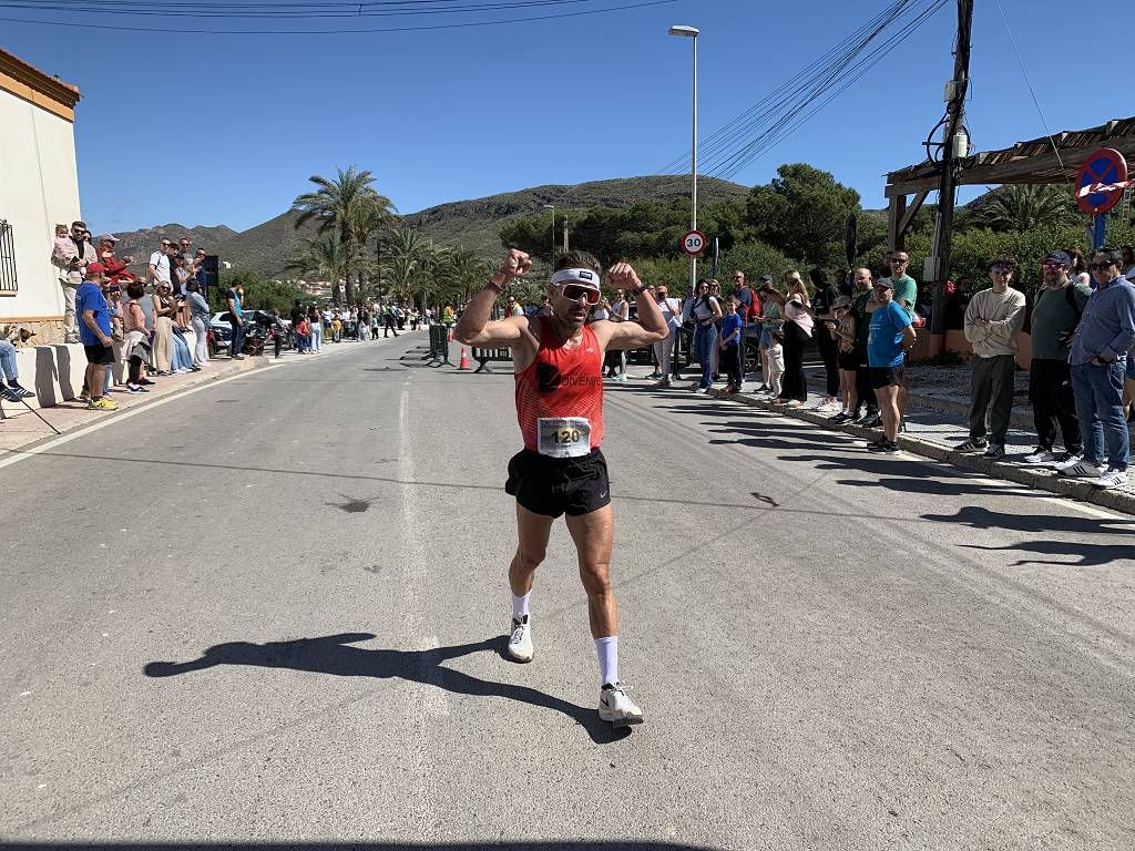Imágenes de la carrera popular en La Azohia este sábado