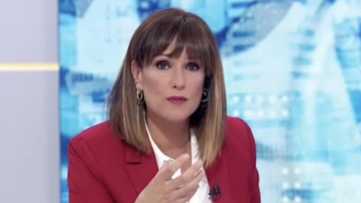Mónica López, obligada a disculpar-se després de ser víctima d’un micròfon obert: «Ens heu enxampat»
