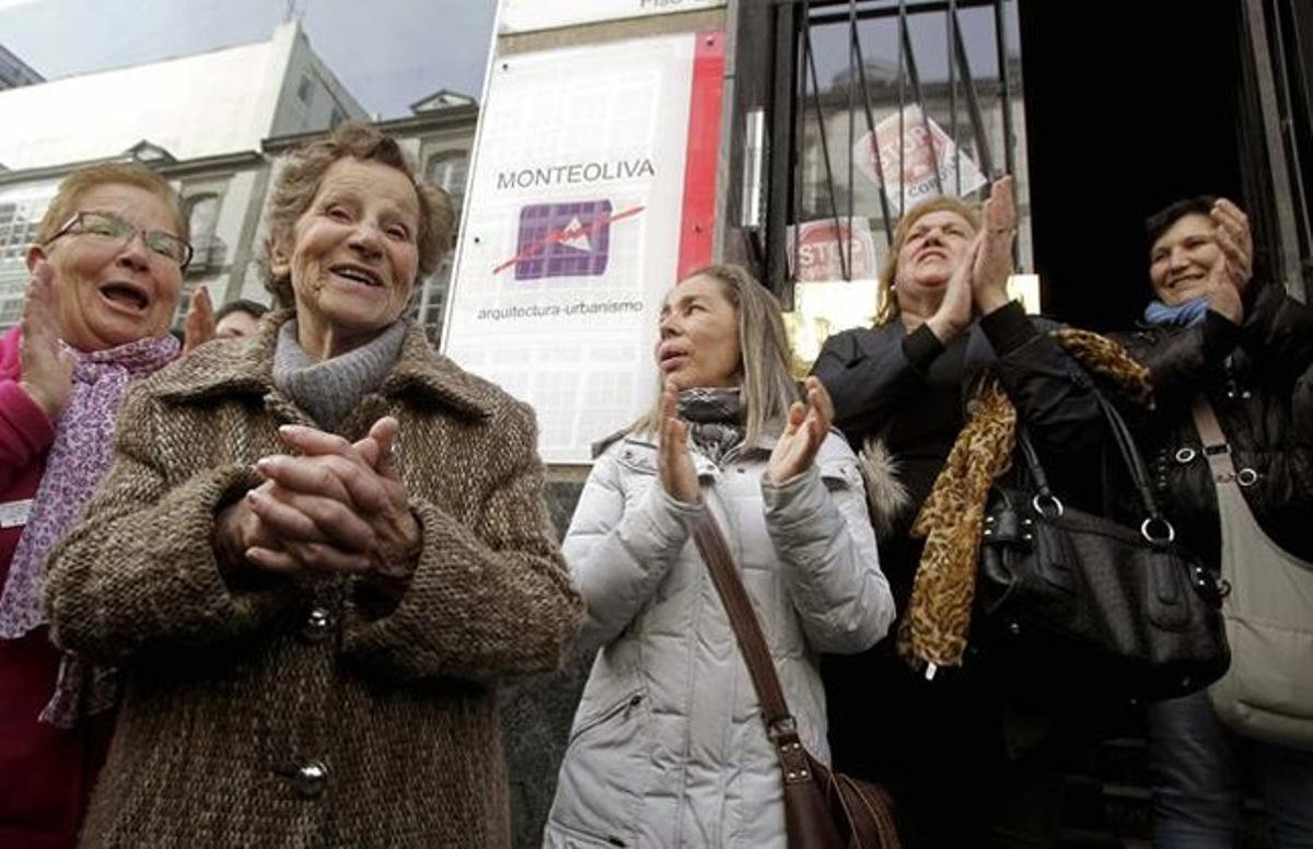Aurelia Rey agradece el apoyo a sus vecinos que el lunes evitaron dos veces su desalojo.