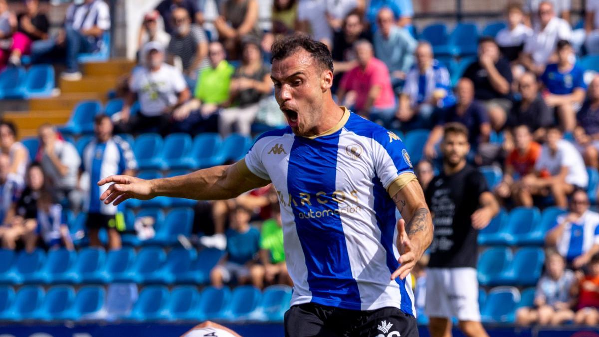 Maxi Ribero durante el partido ante el Peña Deportiva disputado en el Rico Pérez.