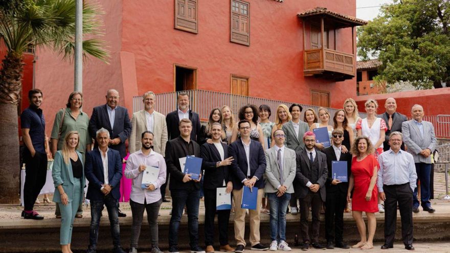 Foto de una reciente promoción de la FP alemana en la Casa Roja de El Sauzal durante el día de su graduación.