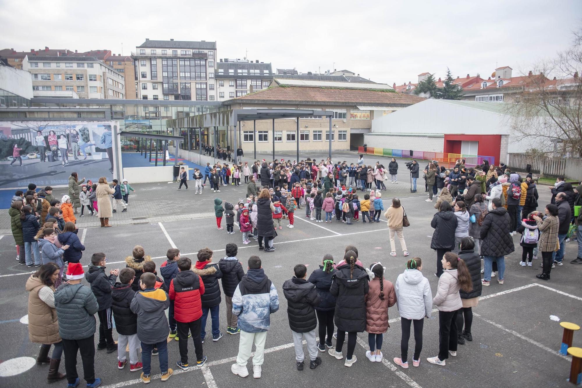 Protesta por recortes en el colegio de O Graxal