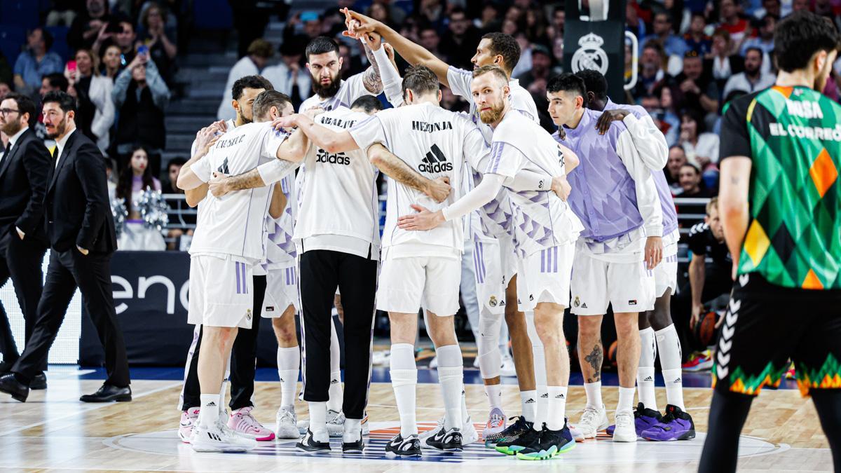 Los jugadores del Real Madrid tras lograr la victoria