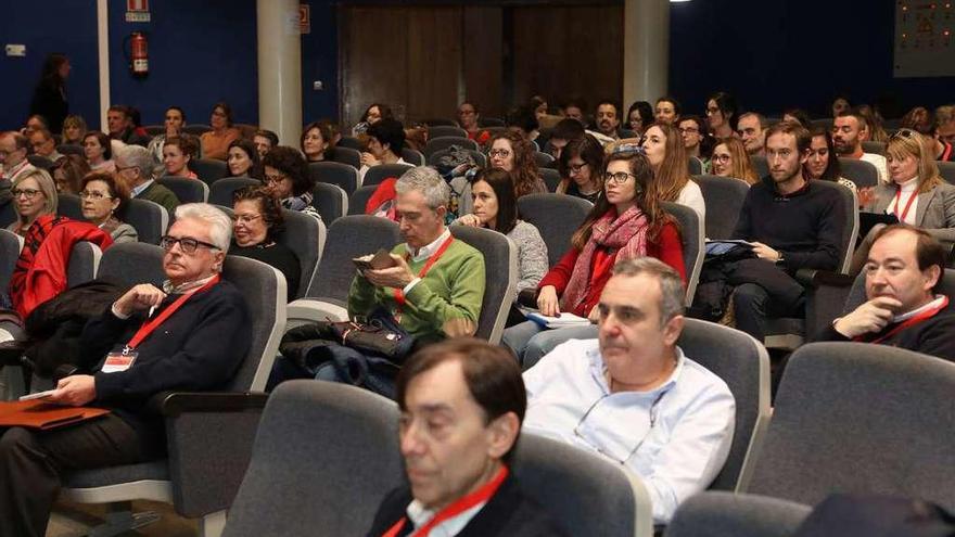 Pediatras, ayer, en el pabellón de congresos del recinto ferial de Gijón, durante el curso.