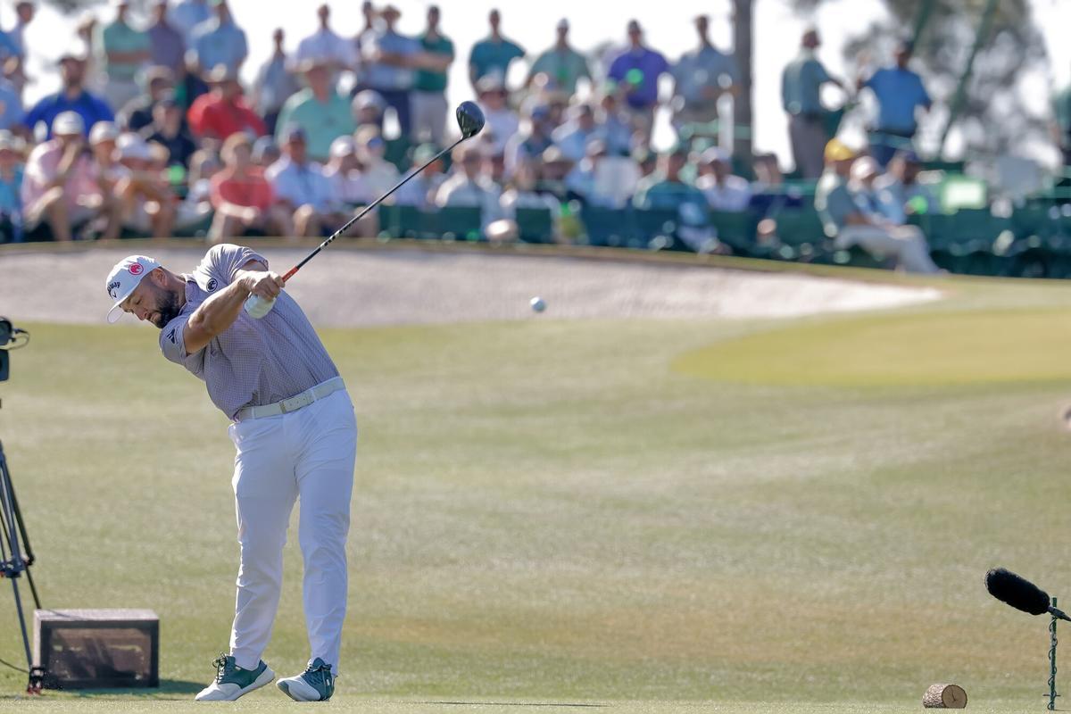 Rahm ejecuta un golpe en la ronda final en Augusta