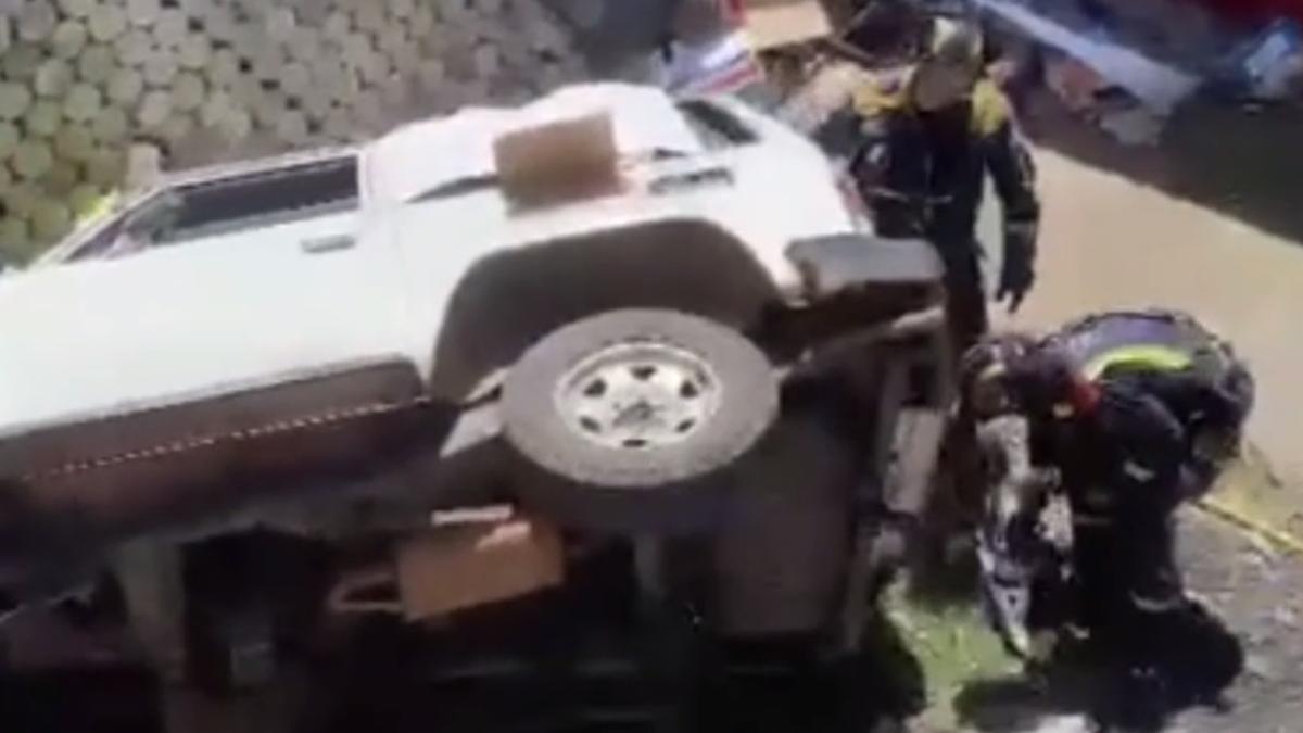 Un coche cae desde cinco metros en Canarias