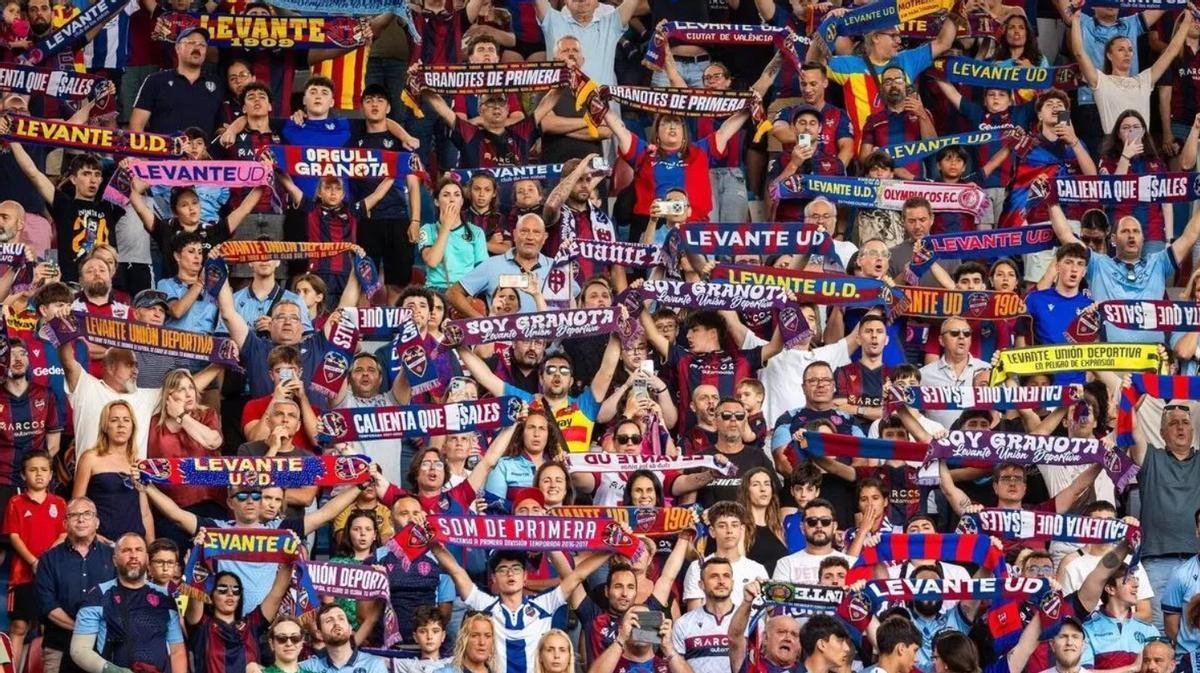 Aficionados del Levante en el Ciutat de València