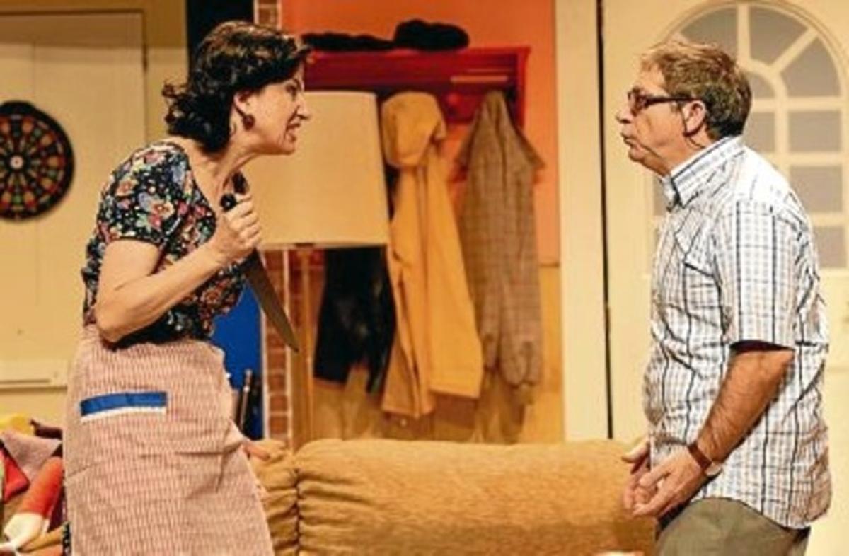 Lloll Bertran i Joan Pera, en una escena del muntatge ’La doble vida d’en John’. Lloll Bertran i Joan Pera, en una escena del muntatge ’La doble vida d’en John’.