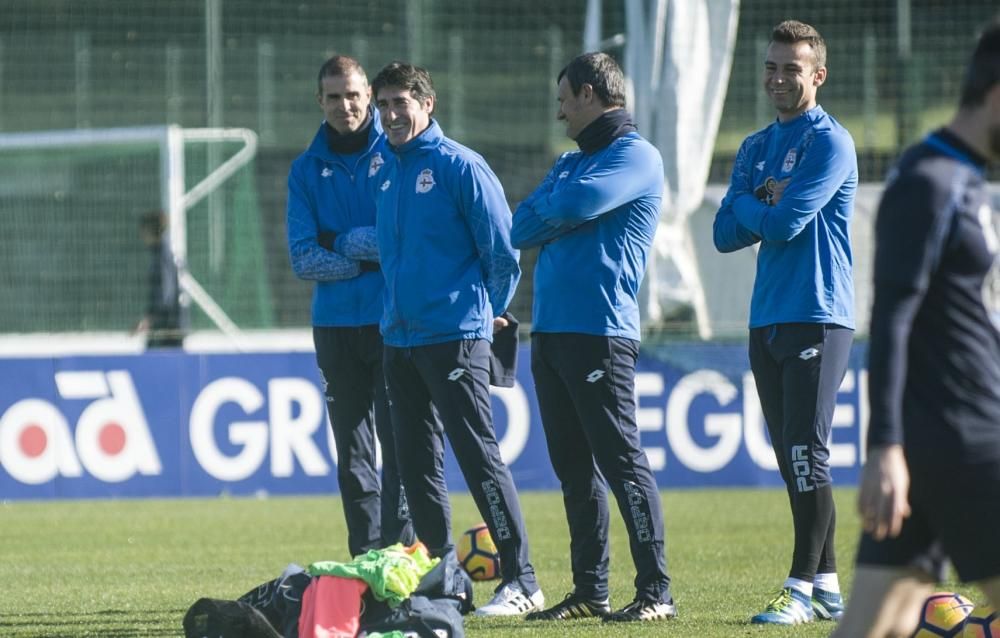 Penúltima sesión de entrenamiento en Abegondo antes de recibir al Alavés en Riazor con acciones a balón parado, calentamiento, rondos...