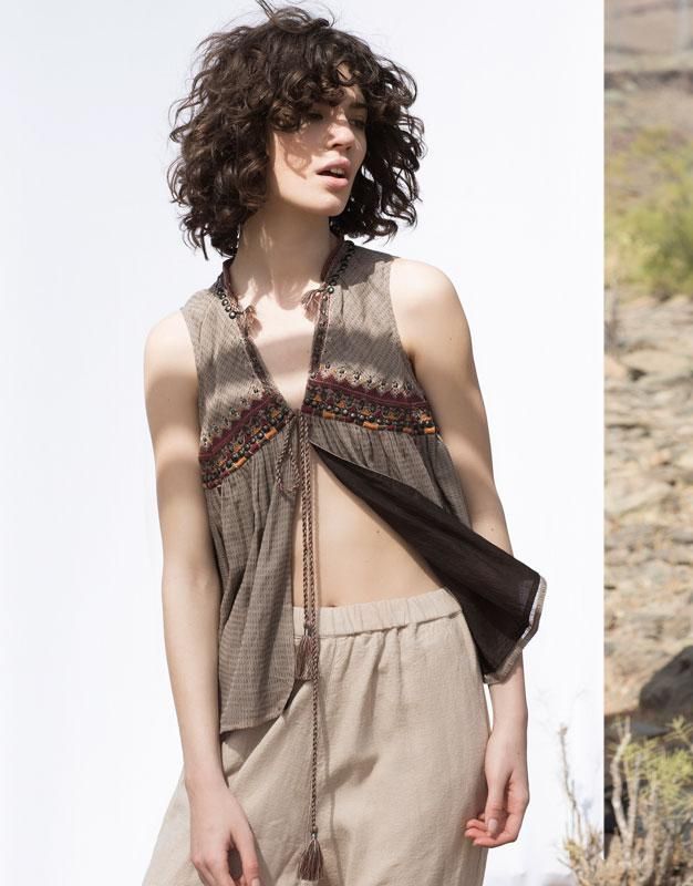 Chaleco bordados, Pull&Bear (45,99€)