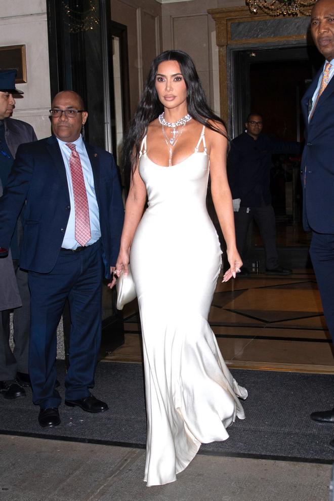 Kim Kardashian con el vestido lencero más atrevido