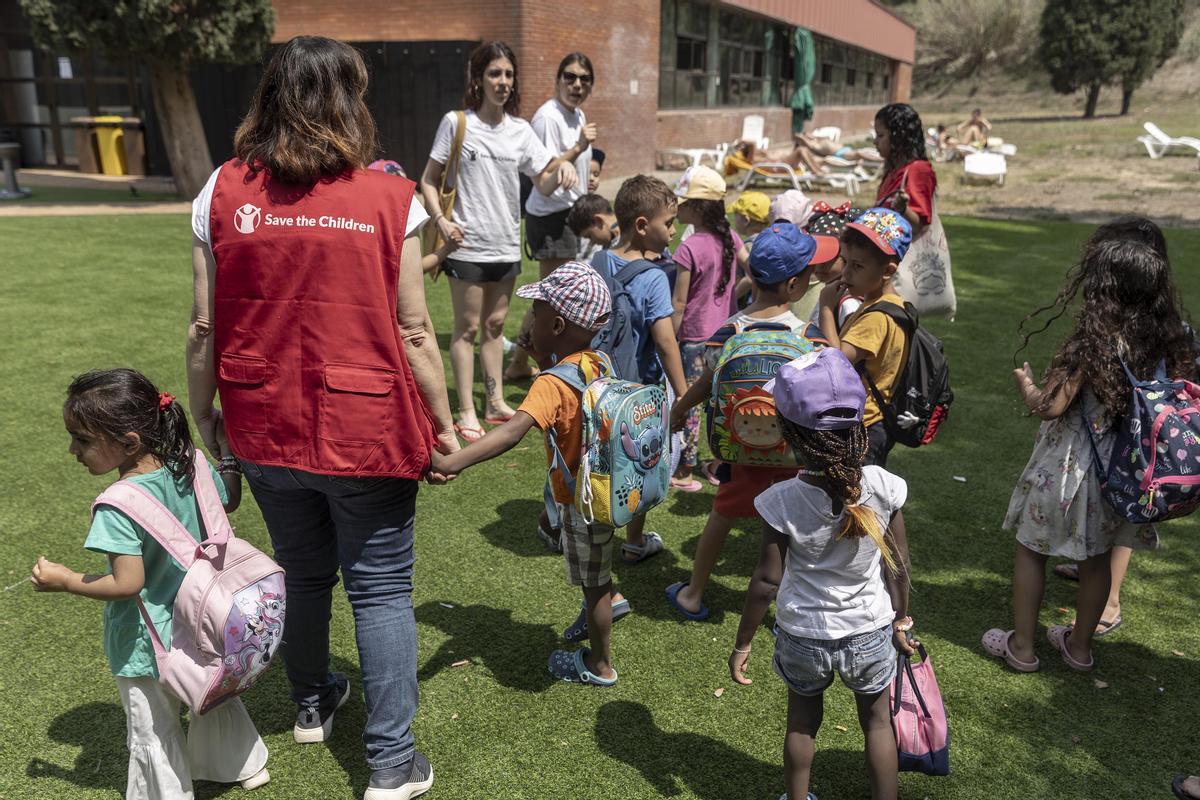 Save the Children inicia sus campamentos de verano para 2200 niños y niñas en riesgo de pobreza y de exclusión social. Las actividades socioeducativas facilitan la conciliación familiar y evitan que los niños y niñas se queden solos en casa.