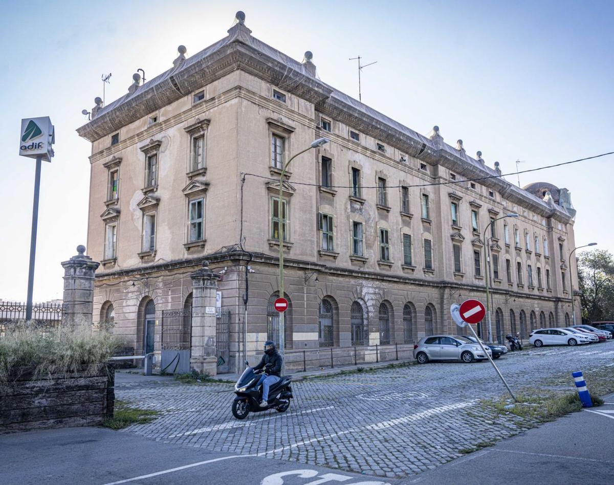 La vella estació de  la Sagrera és bé d’interès històric