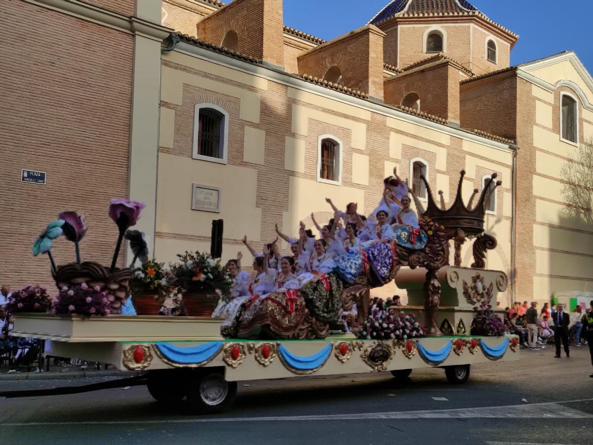 Llega la Reina de la Huerta, Ángela Muñoz de la peña huertana 'El Botijo'