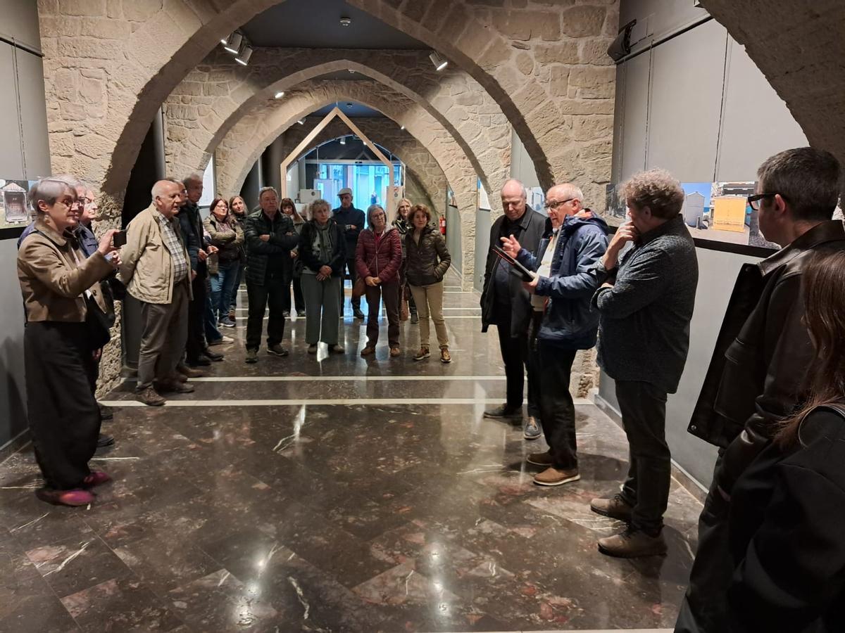 Manresa inaugura l'exposició "Aixopluc" a la Plana