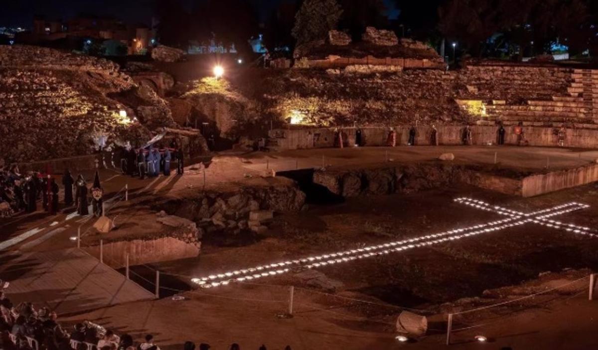 Vía Crucis en el Anfiteatro Romano de Mérida.