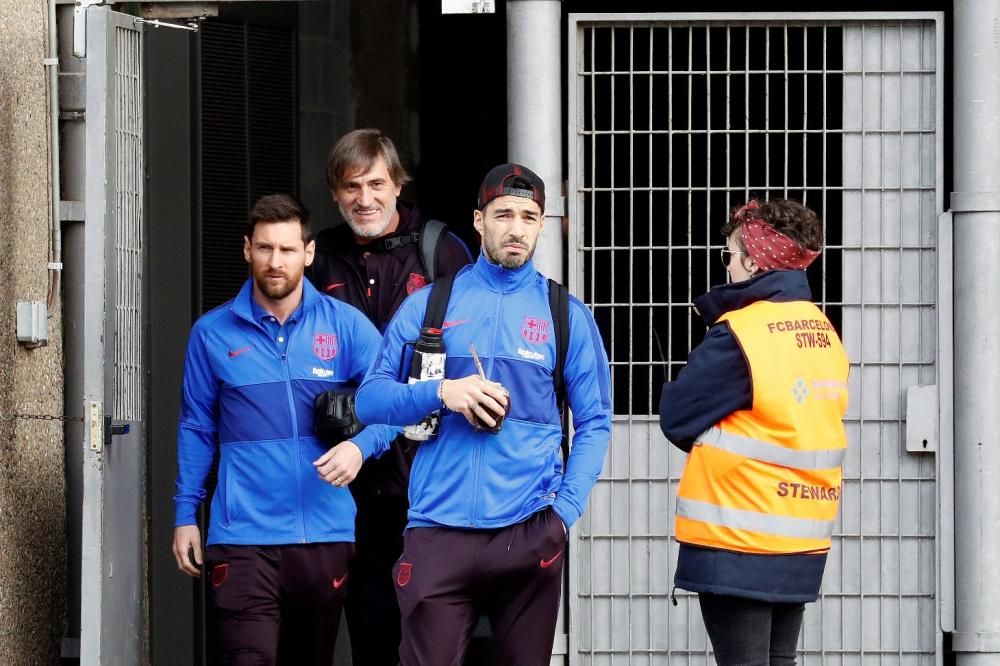 Els jugadors del Barça surten del Camp Nou