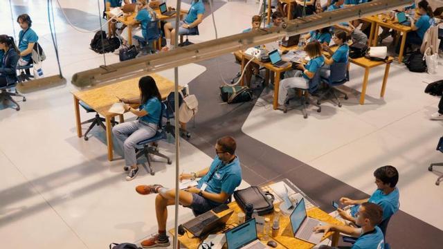 Creatividad y sostenibilidad marcan el inicio de BlueUp VIII en su primera jornada.| | ED/LOT