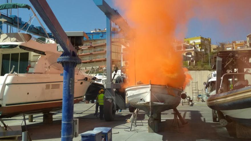 Fan un simulacre d&#039;incendi en una embarcació al Port Esportiu Marina Palamós