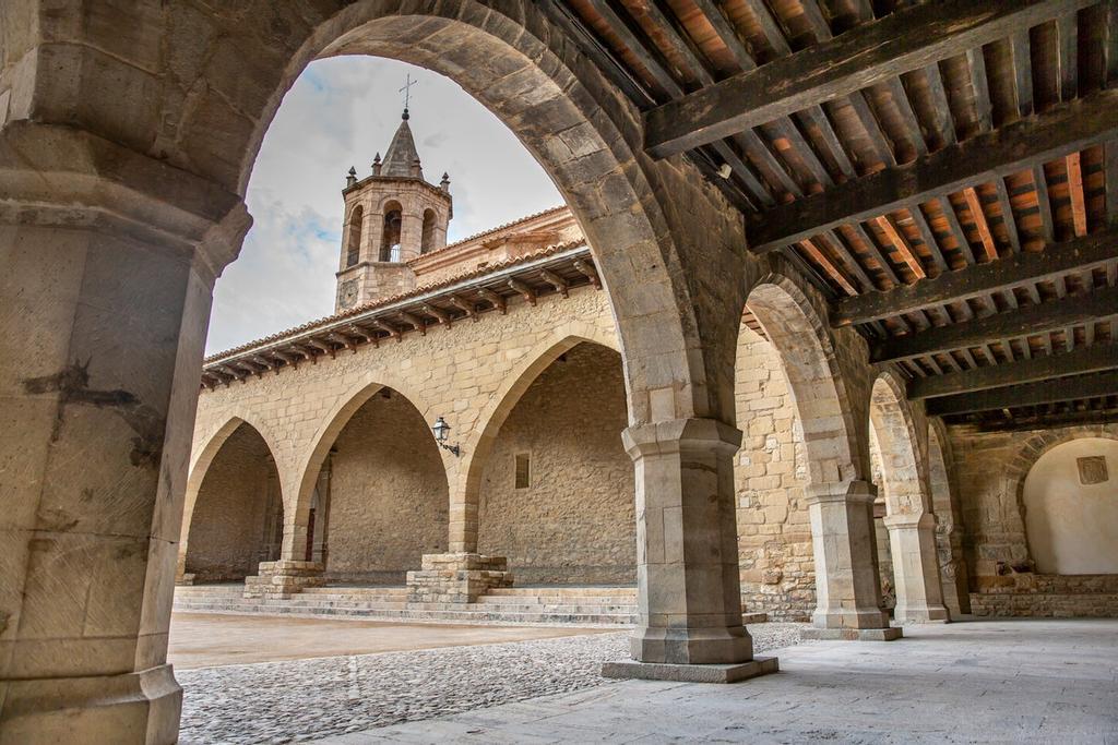 Plaza del ayuntamiento de Cantavieja, muy importante durante las Guerras Carlistas
