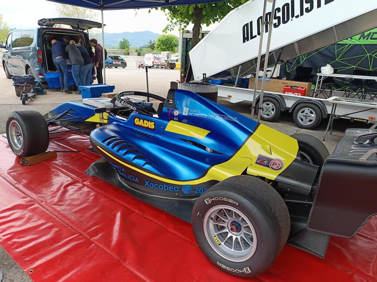 Gran ambiente automovilístico en Arriondas por la Subida al Fitu