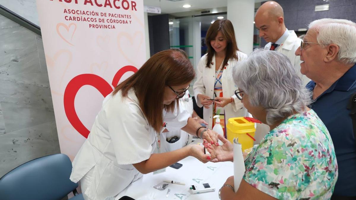 Pruebas de control de factores de riesgo en el hospital Reina Sofía con motivo del Día Mundial del Corazón.