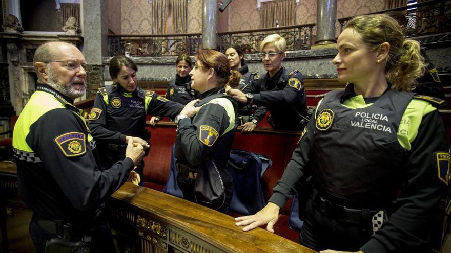 El Ayuntamiento priorizará la contratación de mujeres en Policía y Bomberos