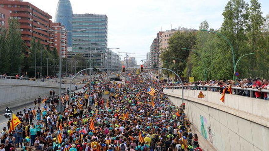 L&#039;arribada de les Marxes per la Llibertat per la Gran Via de Barcelona.