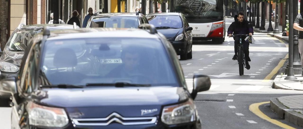 Un tercio de los turismos de Gijón carece de la etiqueta que se pedirá para circular