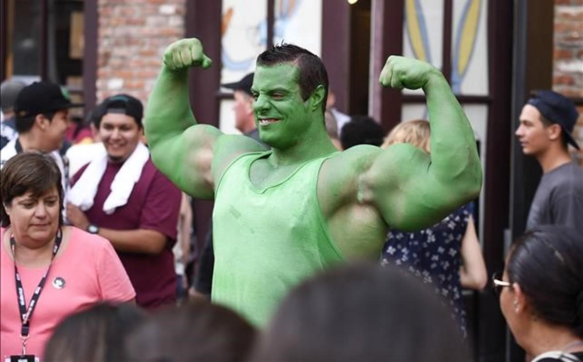 ealos34797336 la pintura no pero los msculos de este hulk s son reales