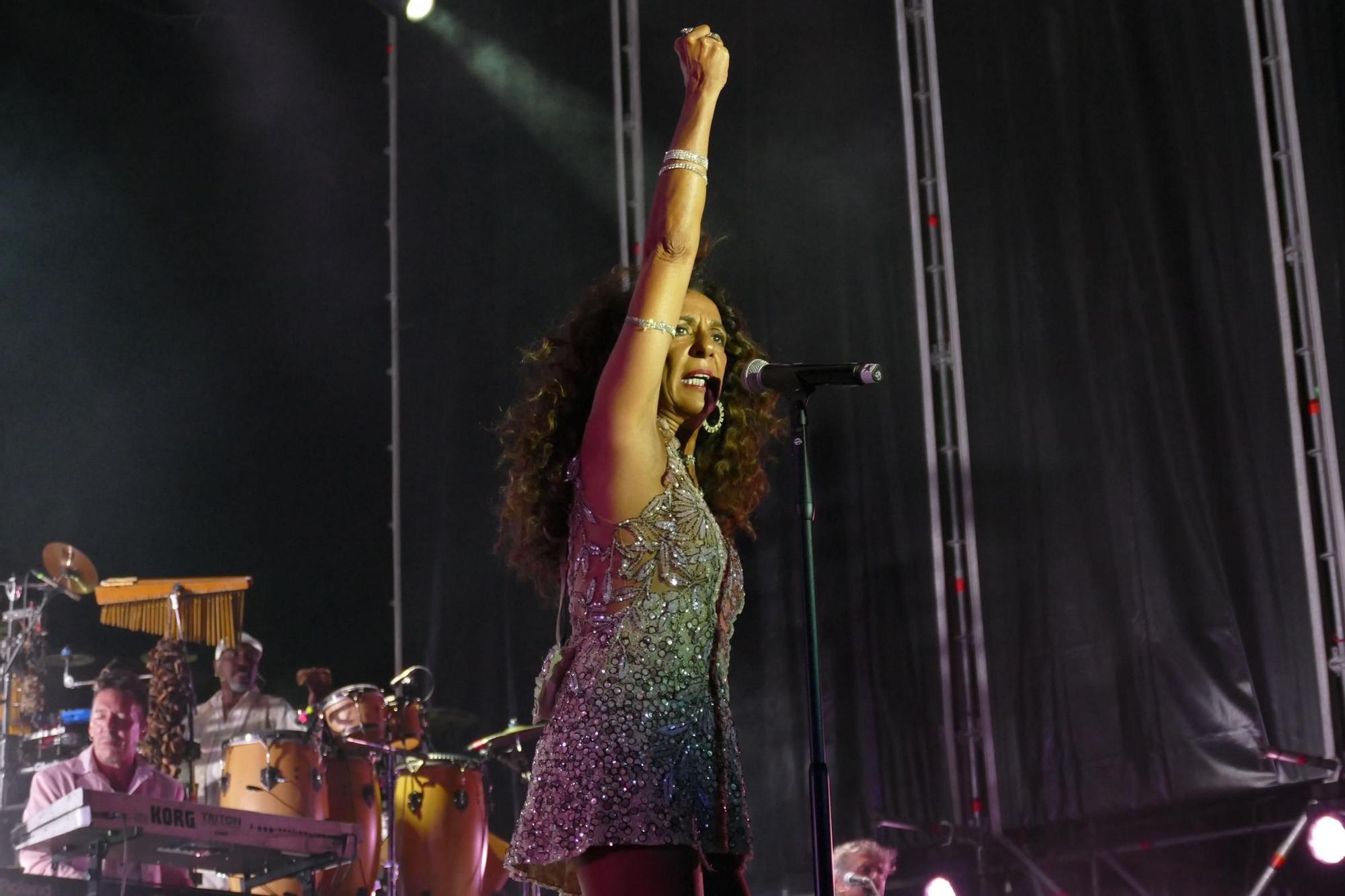 Roses es rendeix davant Rosario Flores a Sons del Món