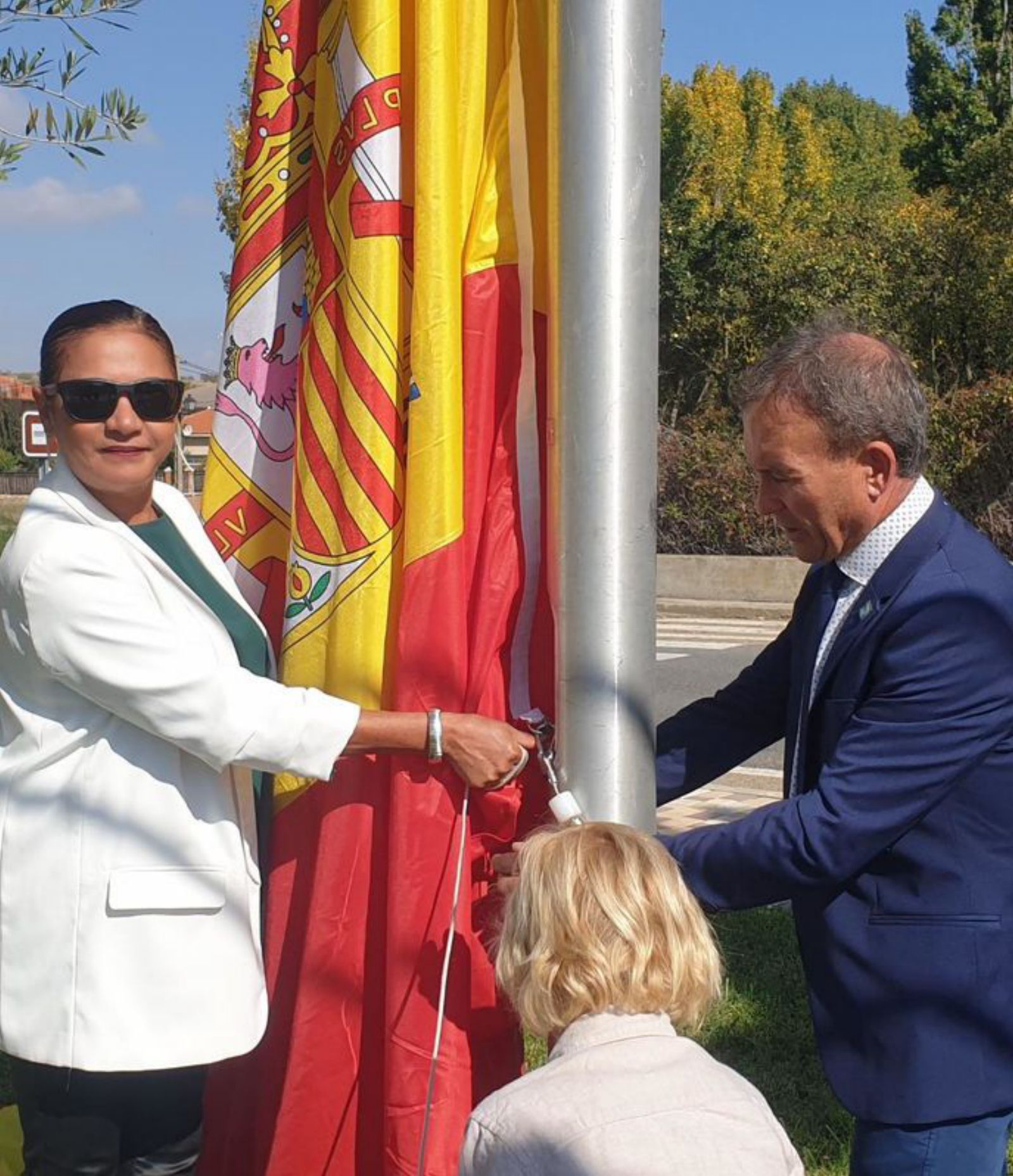 Izado de bandera en Venialbo